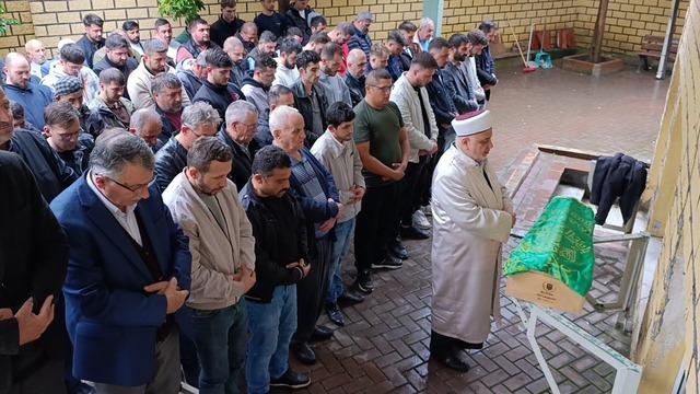 Otomobilin &ccedil;arptığı 2 yaşındaki Melis, son yolculuğuna uğurlandı 3
