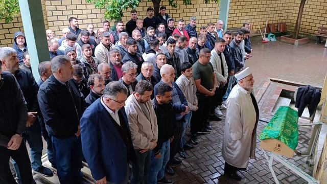 Otomobilin &ccedil;arptığı 2 yaşındaki Melis, son yolculuğuna uğurlandı 2