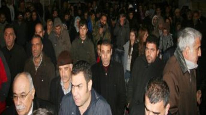 BDP Bursa&rsquo;da 35 kişinin &ouml;l&uuml;m&uuml;n&uuml; kınadı: Grup PKK&rsquo;lı olsa da bu bir katliamdır