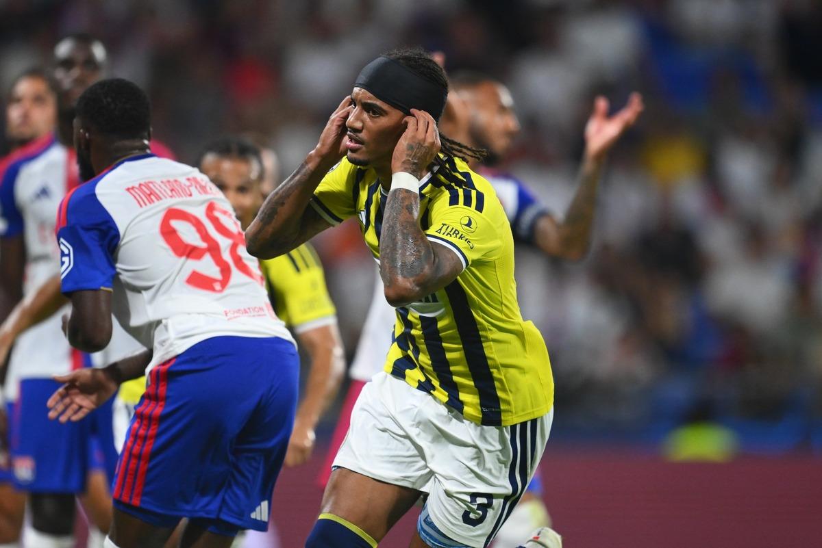 Fenerbahçeli Archie Brown dan Aston Villa öncesi dikkat çeken sözler! "Bir anda sihir yaratabilir" 3