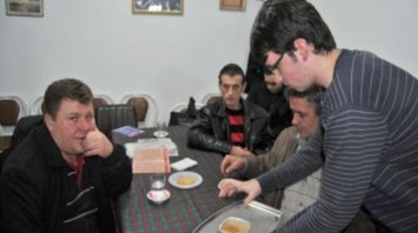 Batı Trakya T&uuml;rkleri Derneği aşure dağıttı