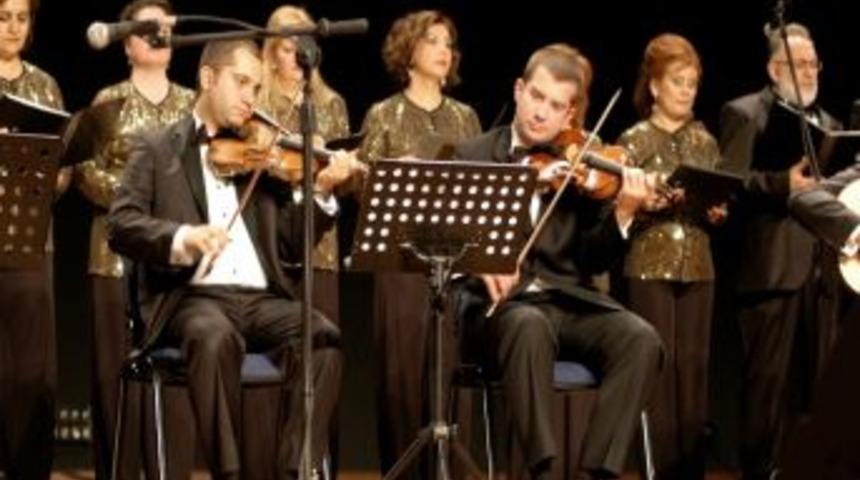 Klasik T&uuml;rk m&uuml;ziği eşliğinde Mehmet Akif&rsquo;e vefa