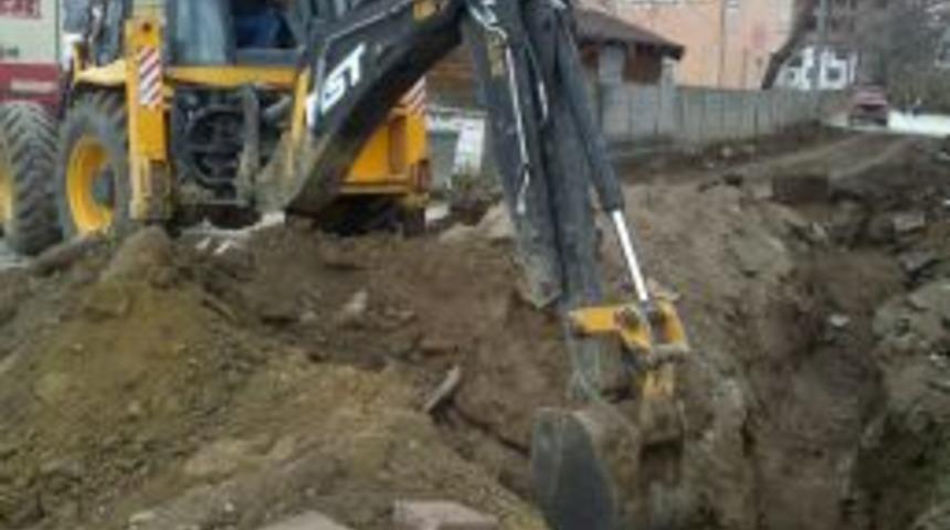 Kabloyu koparan iş makinesi D&uuml;zce'yi 2 saat elektriksiz bıraktı