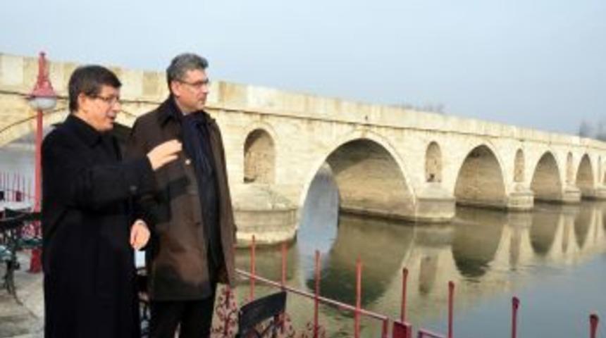 Dışişleri Bakanı, Romen mevkidaşı ile kahvaltıda bir araya geldi