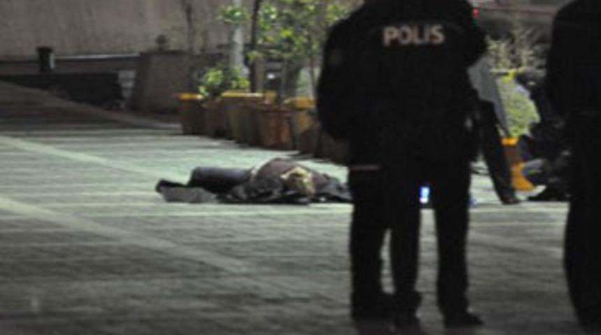 &Uuml;sk&uuml;dar sahilinde erkek cesedi bulundu