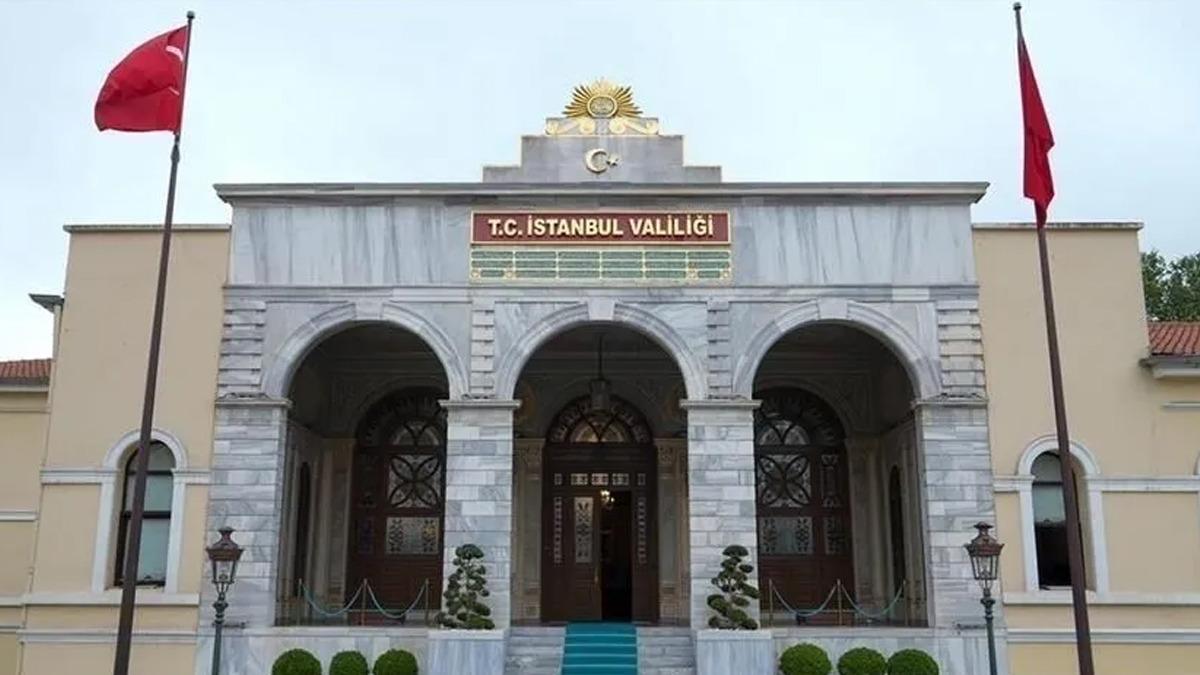 İstanbul sağanak yağışa teslim oldu: Sarıyer de onlarca ara&ccedil; suya g&ouml;m&uuml;ld&uuml;! İşte korku dolu anlar 7