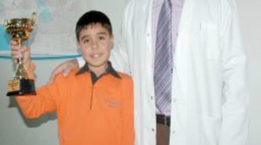 Satran&ccedil;ta kendinden b&uuml;y&uuml;kleri mat etti