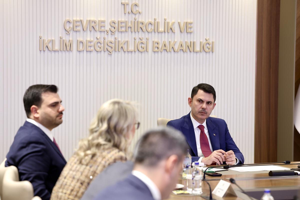 Bakan Kurum, İzmir B&uuml;y&uuml;kşehir Belediye Başkanı Cemil Tugay ı kabul etti 1