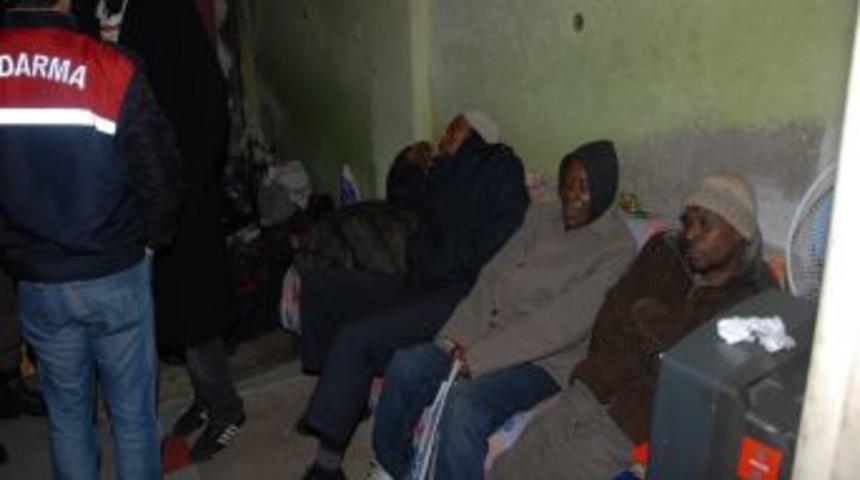 MİT ve jandarmadan insan tacirlerine zincirleme operasyon