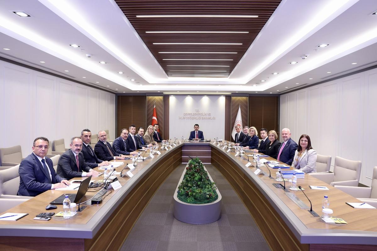 Bakan Kurum, İzmir B&uuml;y&uuml;kşehir Belediye Başkanı Cemil Tugay ı kabul etti 3
