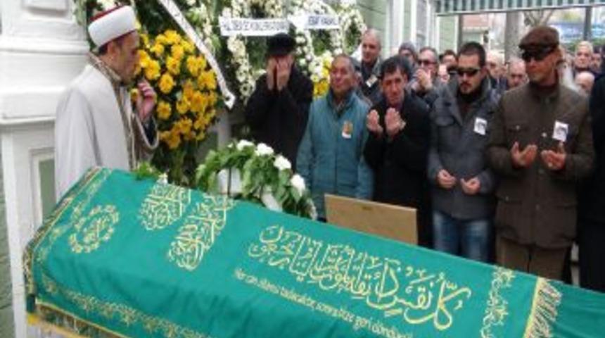 Hasan Mutlucan son yolculuğuna 'k&uuml;sk&uuml;n' uğurlandı
