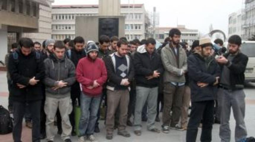 Boğaziçili öğrencilerden Uludere’de ölenler için gıyabi cenaze namazı