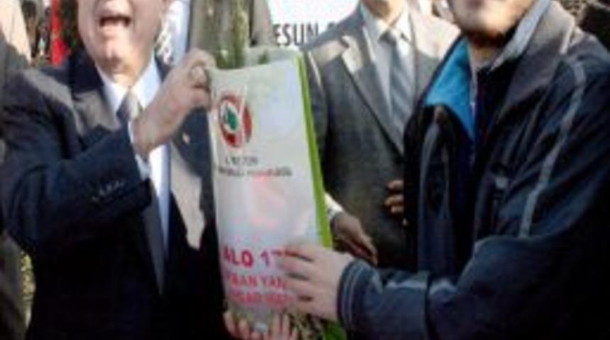 Giresun'da vatandaşlara bin 500 fidan dağıtıldı