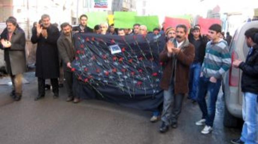 BDP'liler Erzurum'da oturma eyleminde bulundu