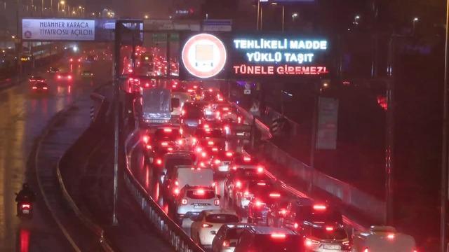 İstanbul Valisi Gül'den sağanak uyarısı: Özel araçlarınızla trafiğe çıkmaktan kaçının