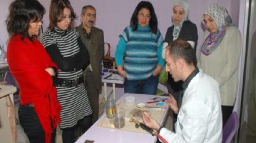 G&uuml;m&uuml;şe kursiyerler şekil veriyor