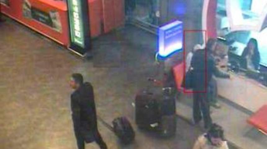 Yolcu g&ouml;r&uuml;n&uuml;ml&uuml; yabancı hırsızlar g&uuml;venlik kamerasında