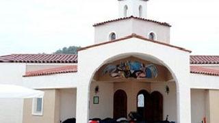 Cemaat camiye sığmadı, namazı kilisede kıldı