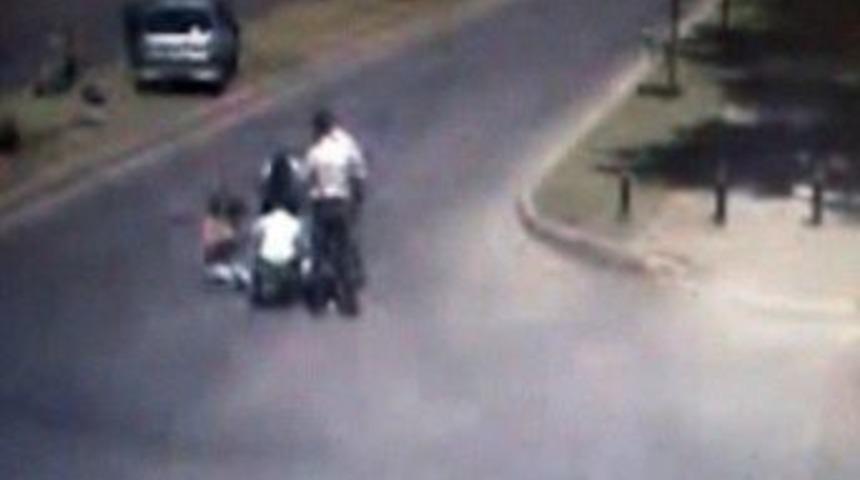 Aniden yola fırlayan Raiba'ya otomobil b&ouml;yle &ccedil;arpmış