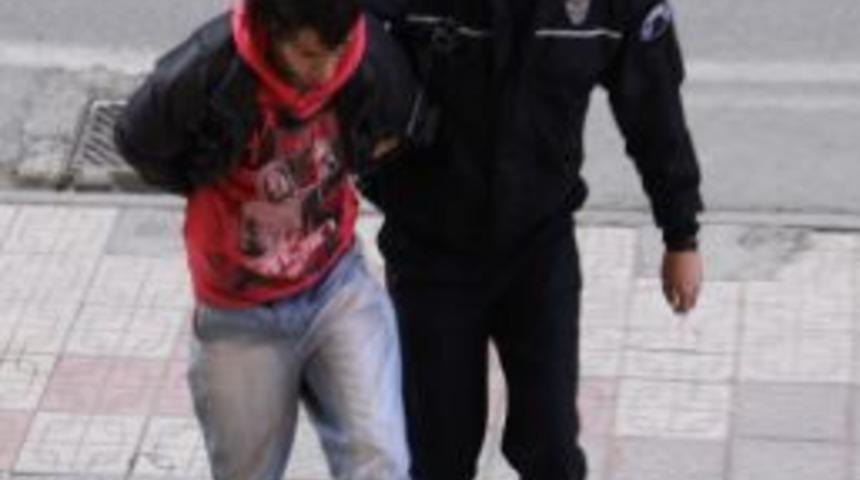 Bı&ccedil;ak taşımaktan g&ouml;zaltına alınan gence savcılıktan 600 lira para cezası