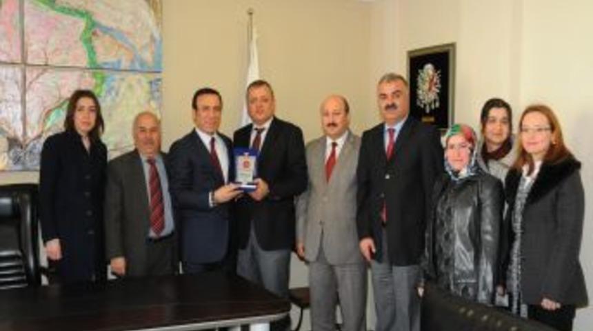 Başkan Gen&ccedil;'e 100. yıl plaketi