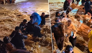 İstanbul'da sağanak hayatı fel&ccedil; etti! Halatla karşıya ge&ccedil;tiler