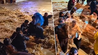 İstanbul'da sağanak hayatı felç etti! Halatla karşıya geçtiler