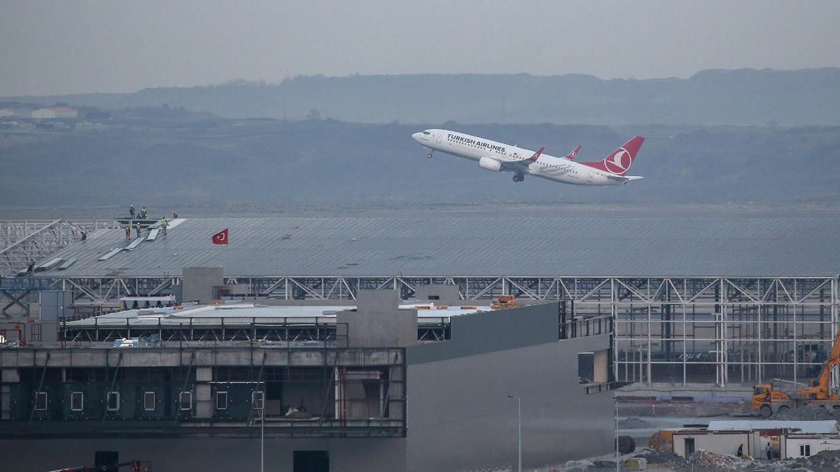 Bakanlık duyurdu: "İstanbul Havalimanı na iniş yapamayan 43 uçak başka havalimanlarına yönlendirildi" 1