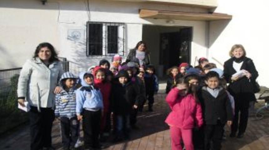 Minikler ilk tebrik kartlarını g&ouml;nderdi