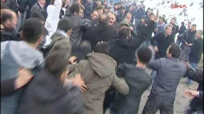 Uludere Kaymakamı'na linç girişimi