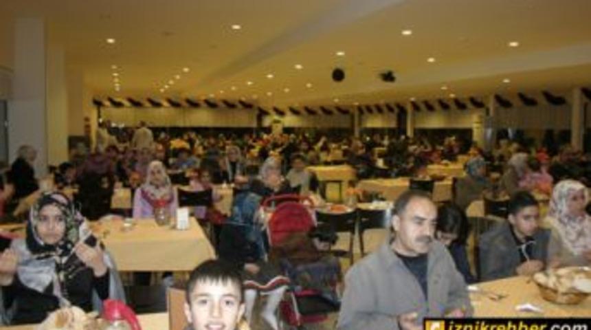 M&uuml;ft&uuml;l&uuml;kten Depremzedelere Aşure İkramı