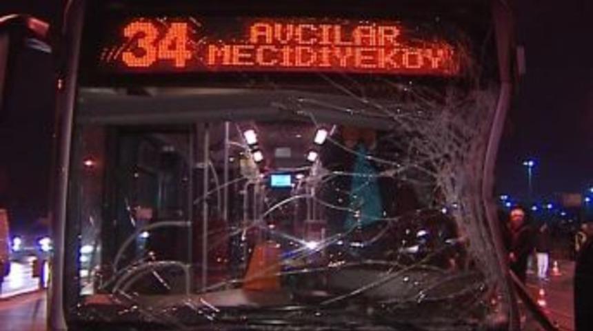 Metrob&uuml;s yolcuları &ouml;l&uuml;mden d&ouml;nd&uuml;