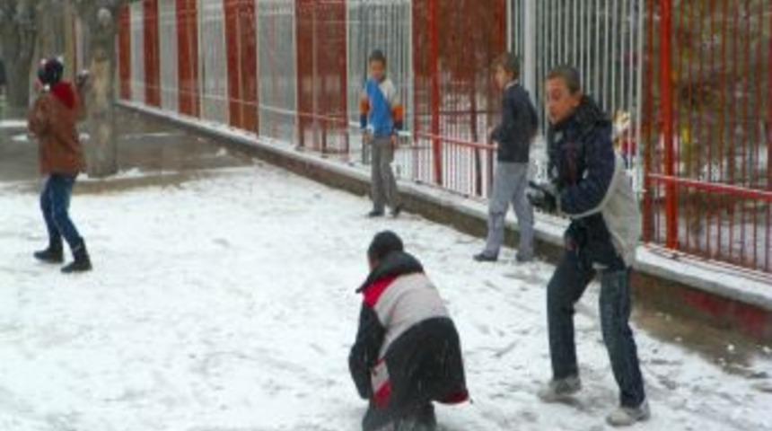 Kırıkkale&rsquo;ye mevsimin karı yağdı