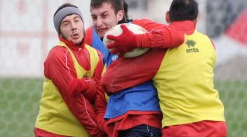 Samsunsporlu futbolcular, Rugby oynayarak stres attı