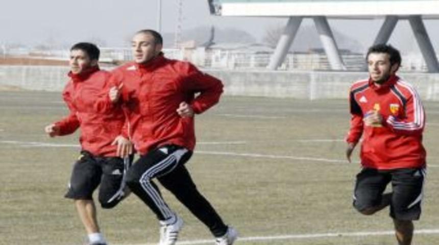 Kayserisporlu Amrabat A-2 takımıyla idmanlara &ccedil;ıktı