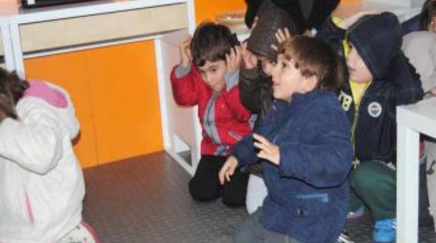 Ufuk Okulları &ouml;ğrencileri deprem eğitimi aldı