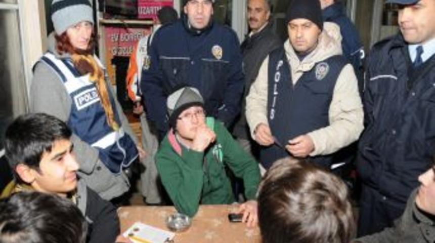 Manisa&rsquo;da &ccedil;eşitli su&ccedil;lardan aranan 12 kişi yakalandı