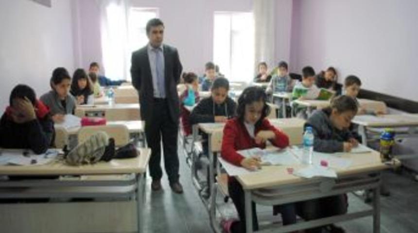 Hakkari Anafem Dershanesi 'altın &ccedil;ocuk' yarışması d&uuml;zenledi