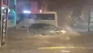 Kocaeli'de sağanak etkisini s&uuml;rd&uuml;r&uuml;yor: Cadde ve sokaklar g&ouml;le d&ouml;nd&uuml;