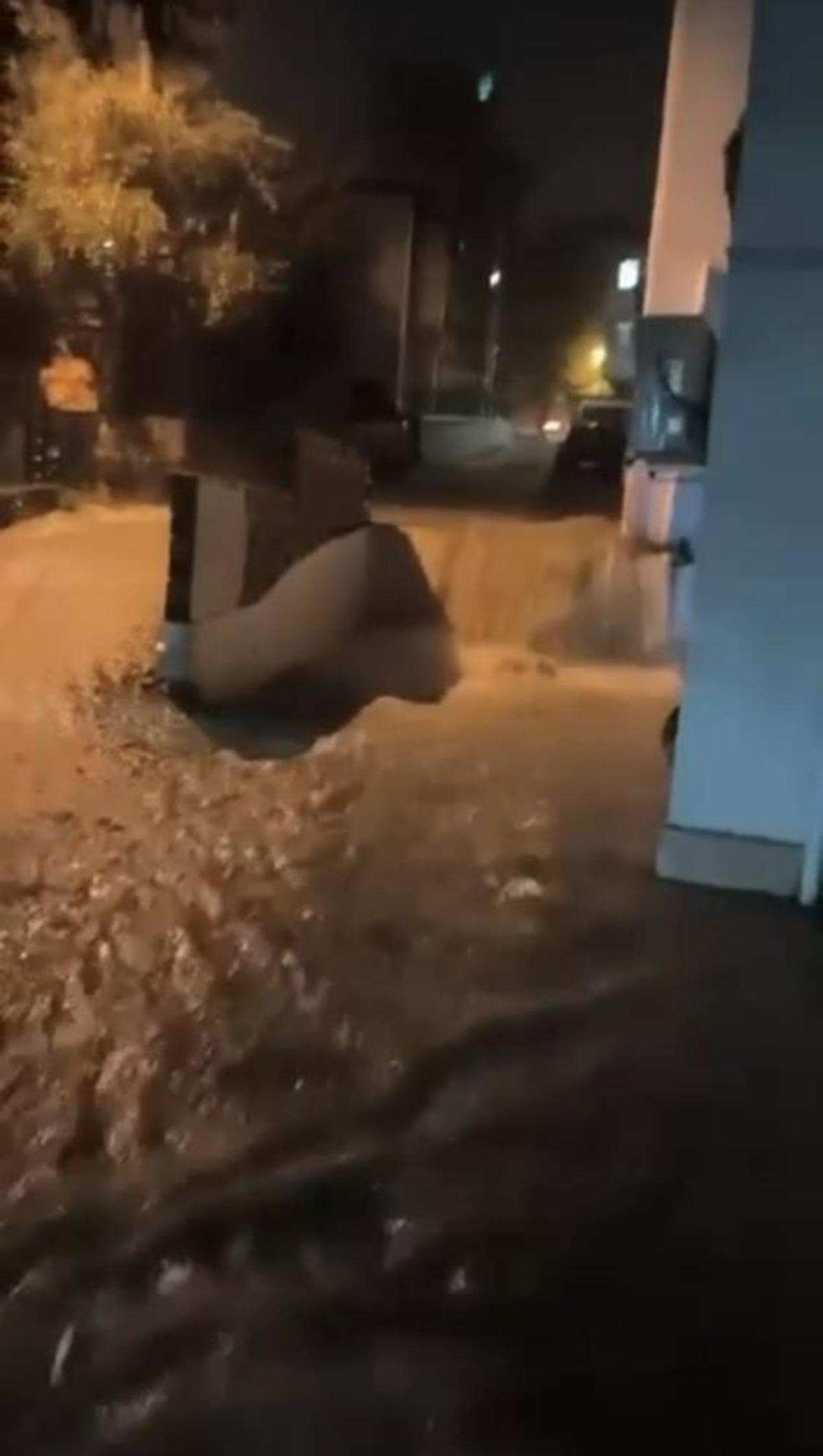 Kocaeli de sağanak etkisini s&uuml;rd&uuml;r&uuml;yor: Cadde ve sokaklar g&ouml;le d&ouml;nd&uuml; 2