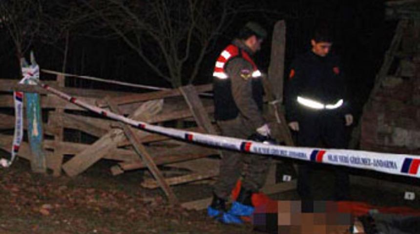 Kız arkadaşı terk edince kendini ağaca astı