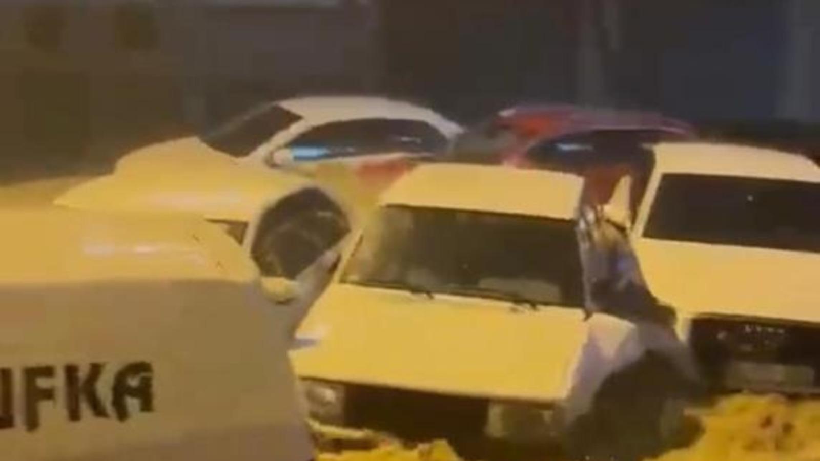 Sakarya'da sağanak: Araçlar suda sürüklenerek çarpıştı