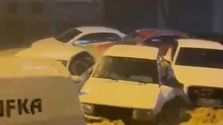 Sakarya'da sağanak: Araçlar suda sürüklenerek çarpıştı