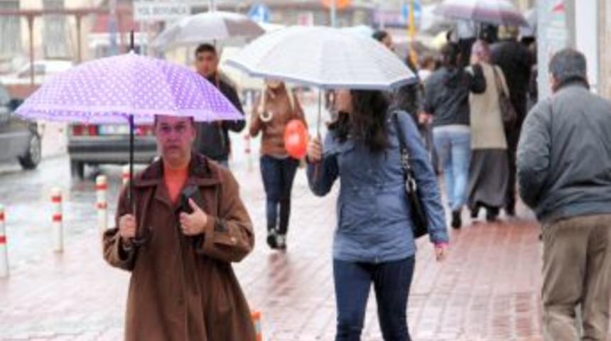 Muğla'da sağanak yağmur g&uuml;nl&uuml;k hayatı olumsuz etkiliyor