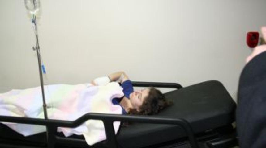 &Uuml;niversite &ouml;ğrencileri kaza yaptı: 2 &ouml;l&uuml;, 13 yaralı