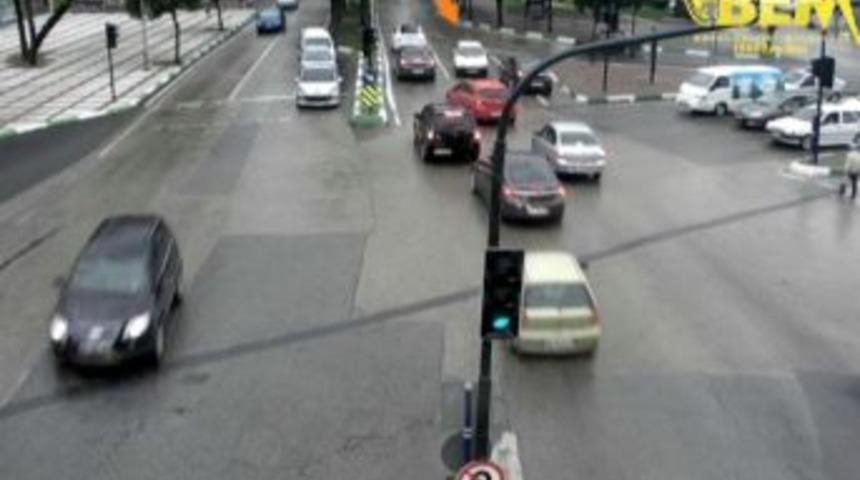 Kuralları hi&ccedil;e sayan s&uuml;r&uuml;c&uuml;ler mobese kameralarına takıldı