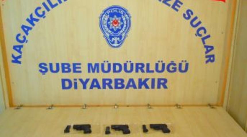 Diyarbakır&rsquo;da silah ka&ccedil;ak&ccedil;ılığı operasyonu: 7 g&ouml;zaltı