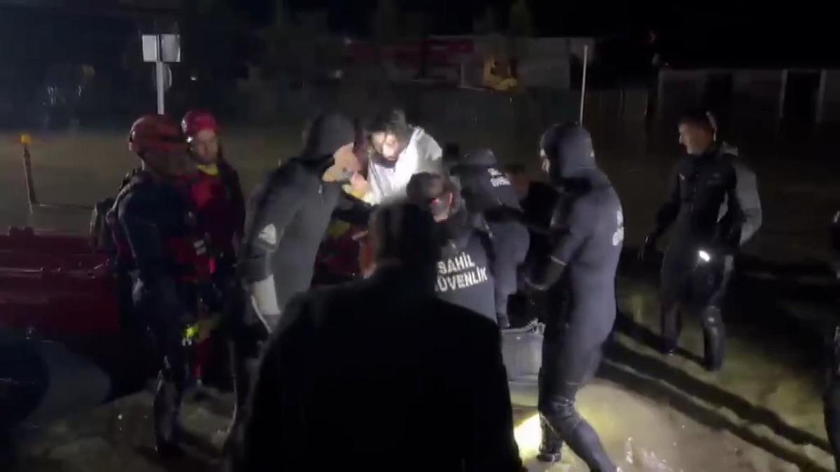Murat Boz ve Demet Özdemir, mahsur kaldığı stüdyodan kurtarıldı! Sahil Güvenlik botlarla geldi 1