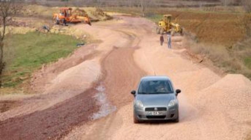 G&ouml;lkent'te yol &ccedil;alışmaları başladı
