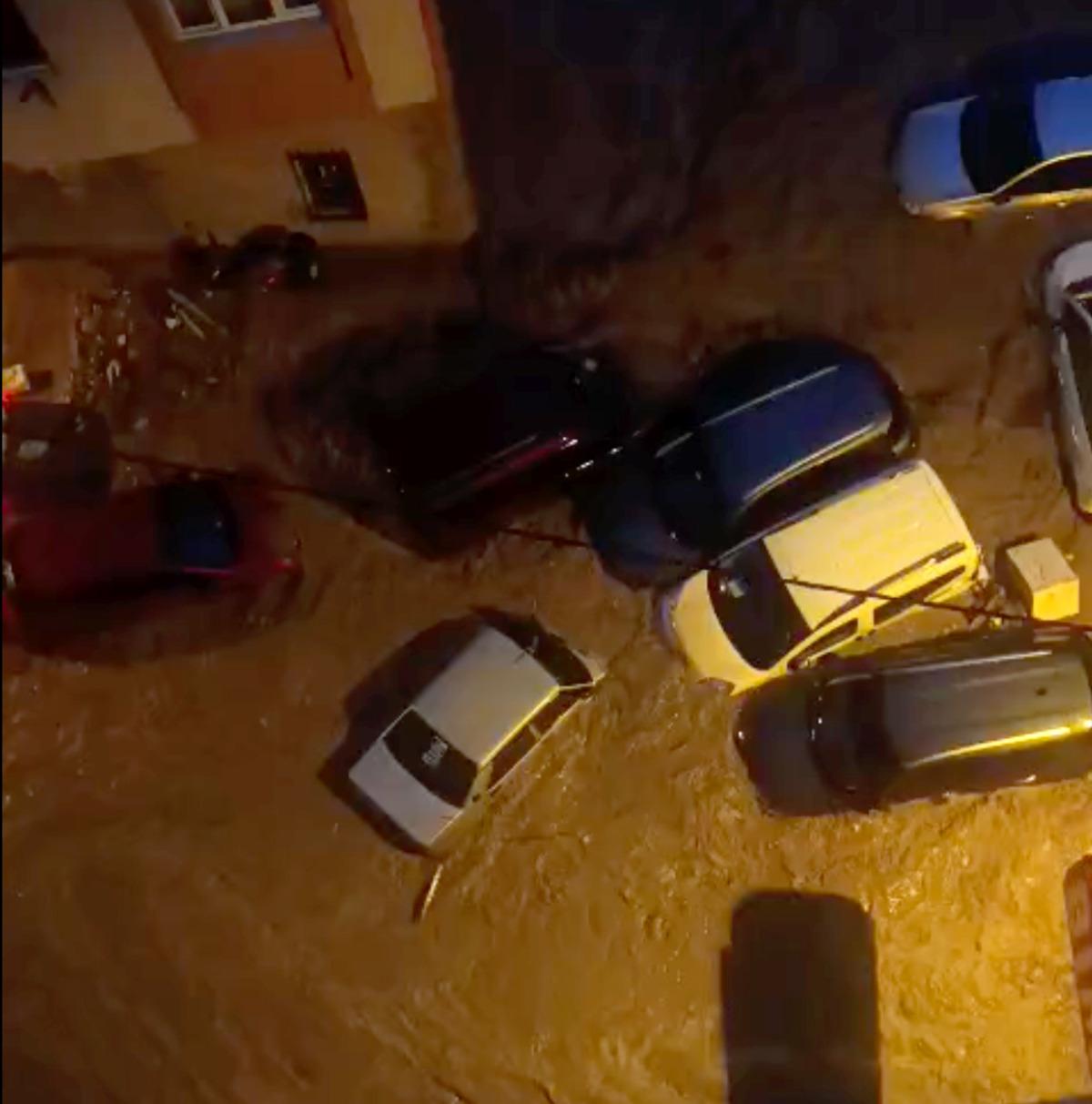 41 yıldır b&ouml;ylesi g&ouml;r&uuml;lmemişti! İstanbul afeti yaşadı: Acı haberler geldi 2